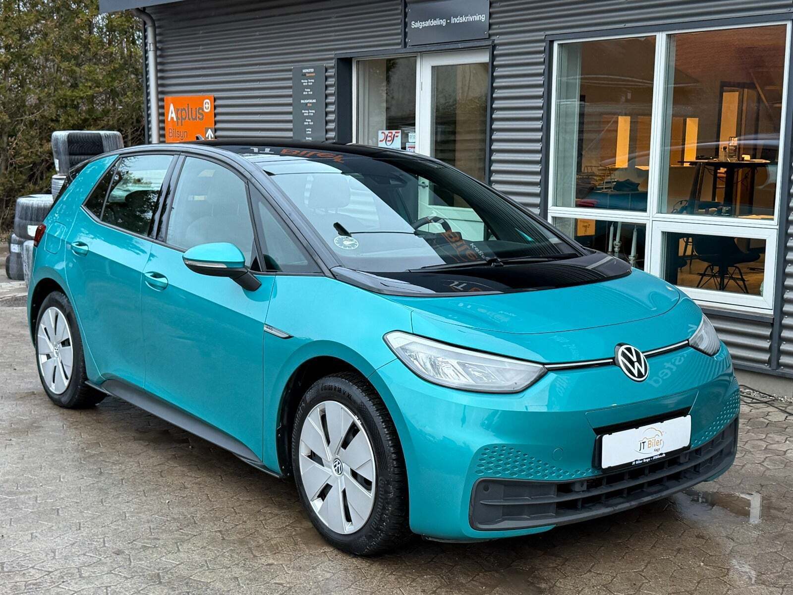 Turquoise VW ID.3 fra 2023 set udefra