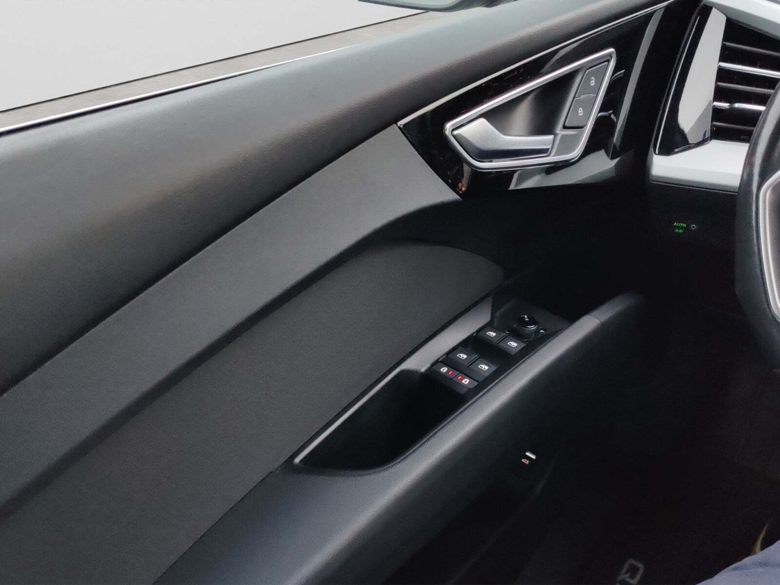 Sølv Audi Q4 e-tron fra 2021