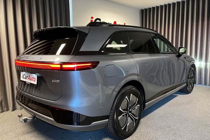 Grå Xpeng G9 fra 2023