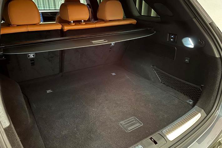 Grå Xpeng G9 fra 2023