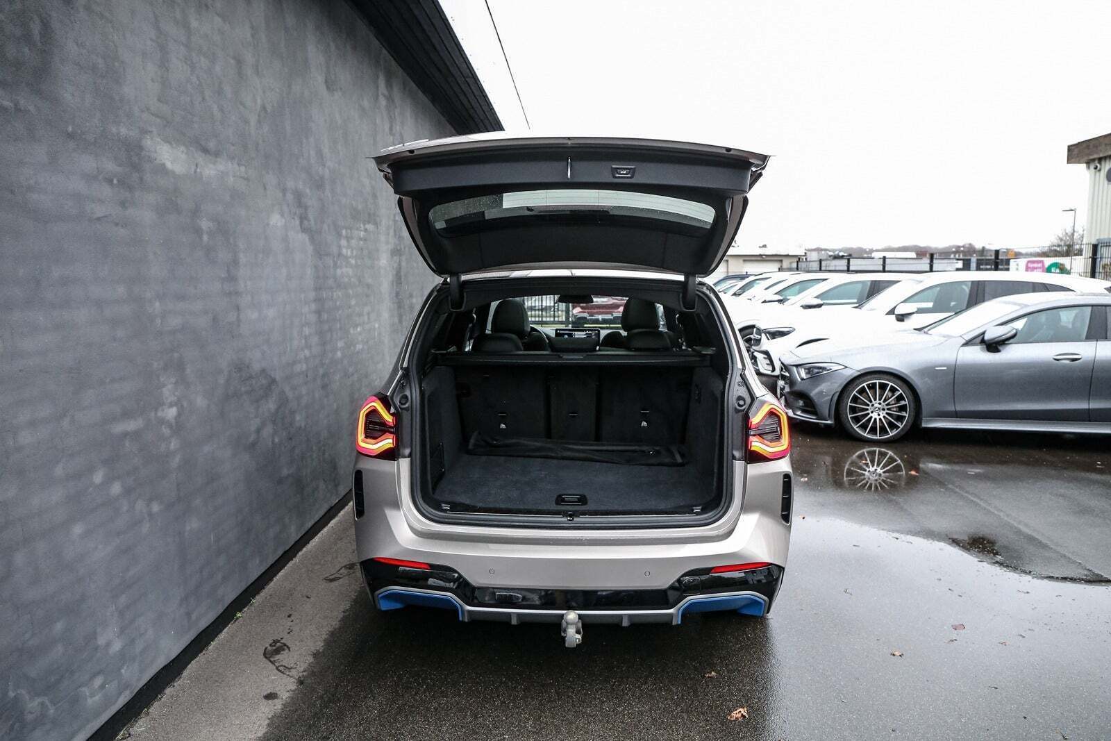 Orange BMW iX3 fra 2022