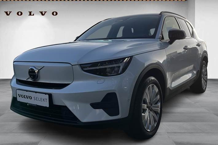 Hvid Volvo EX40 fra 2024 set udefra