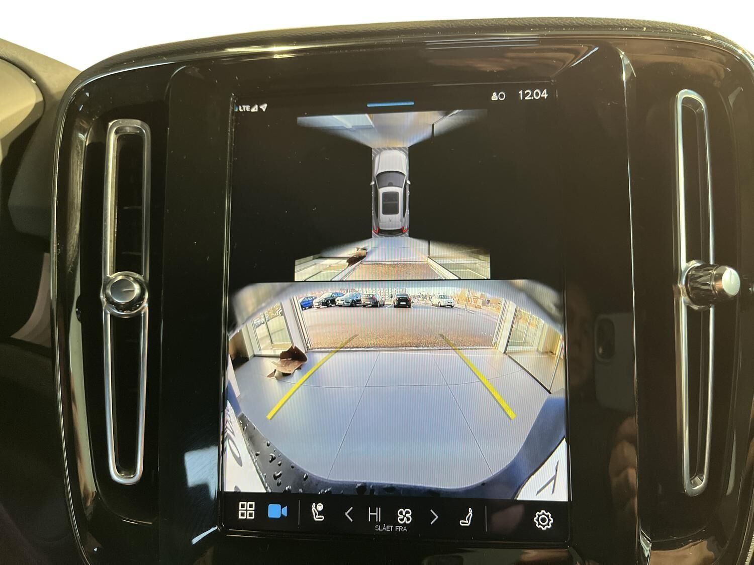 Hvid Volvo EX40 fra 2024