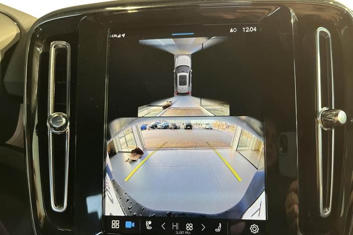 Hvid Volvo EX40 fra 2024