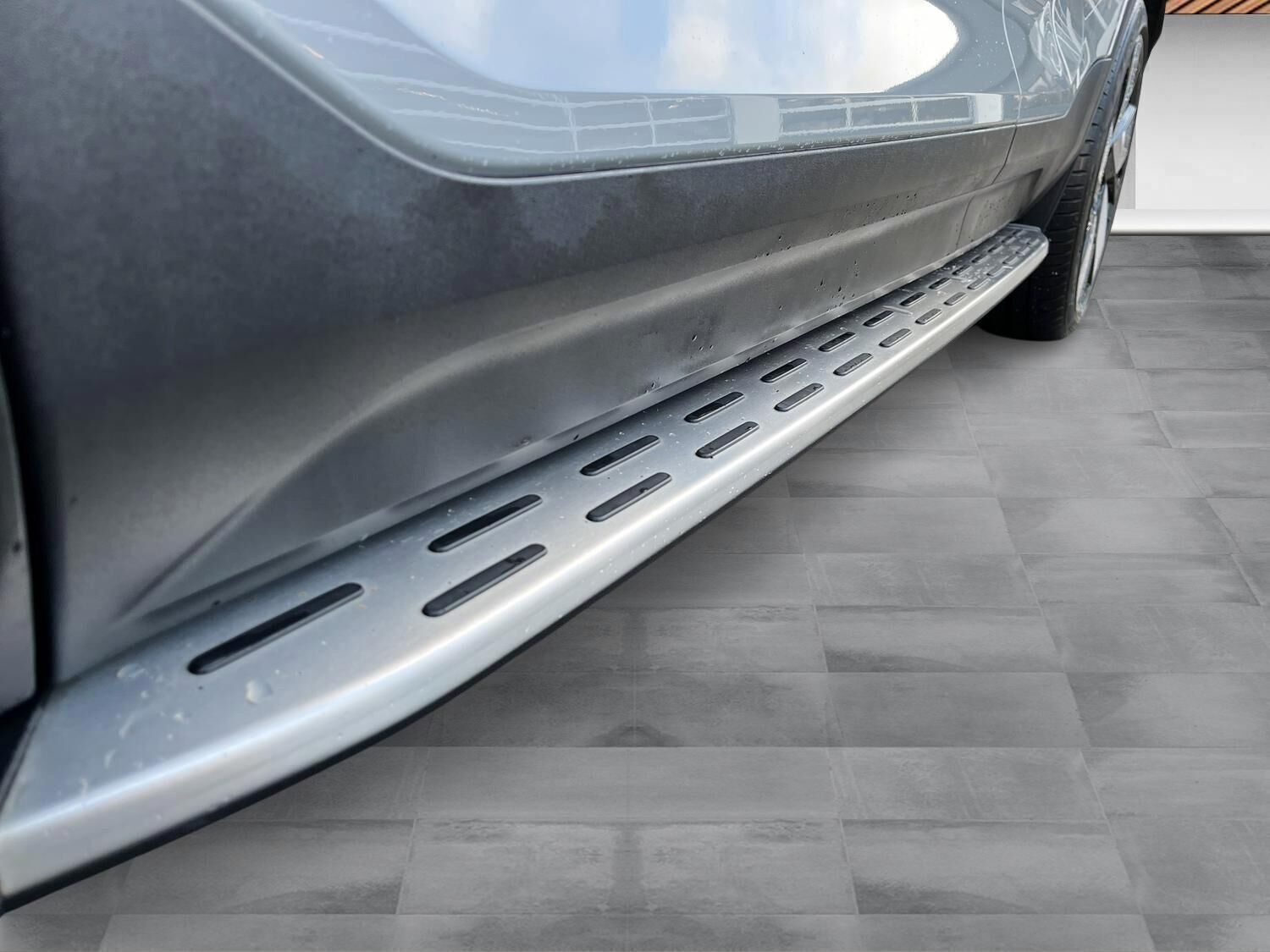 Grå Volvo EX40 fra 2024