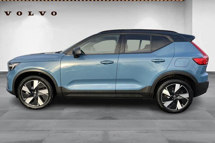 Blå Volvo XC40 fra 2023