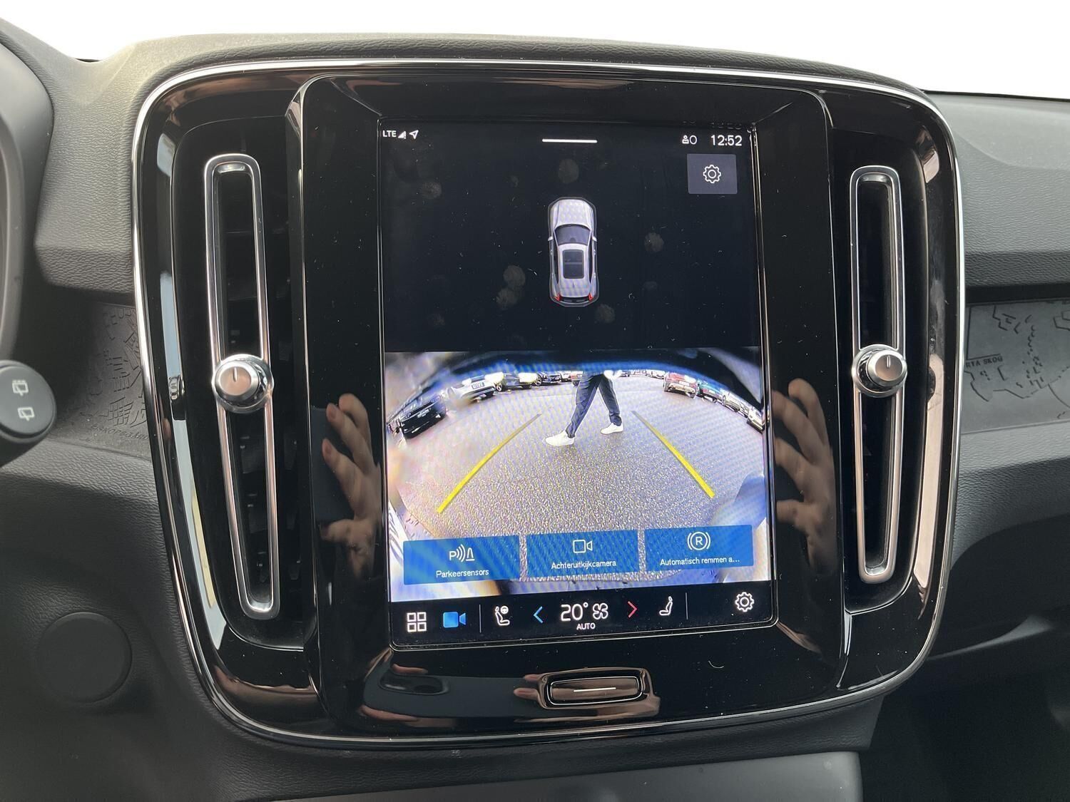 Blå Volvo XC40 fra 2023
