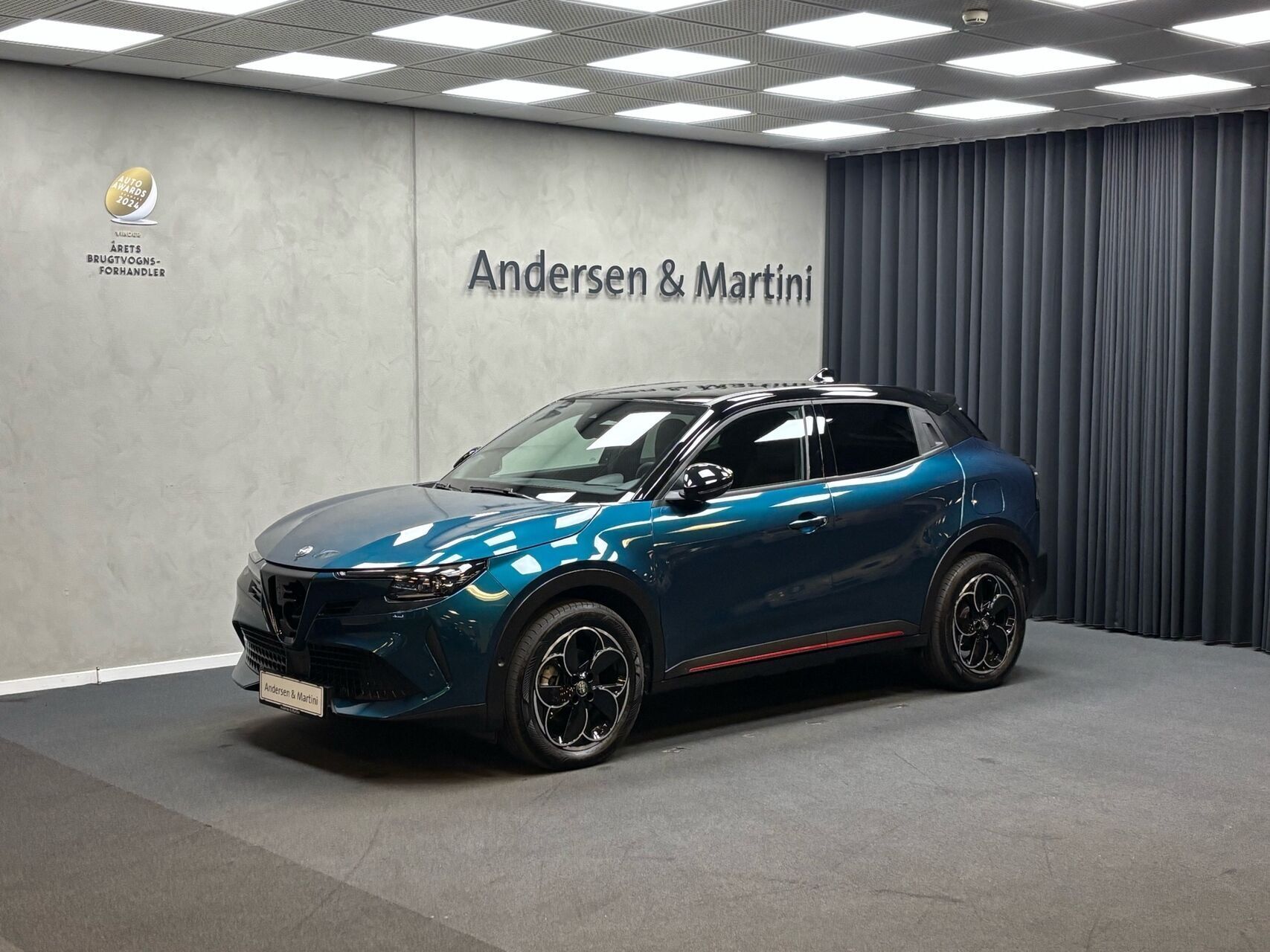 Blå Alfa Romeo Junior fra 2024