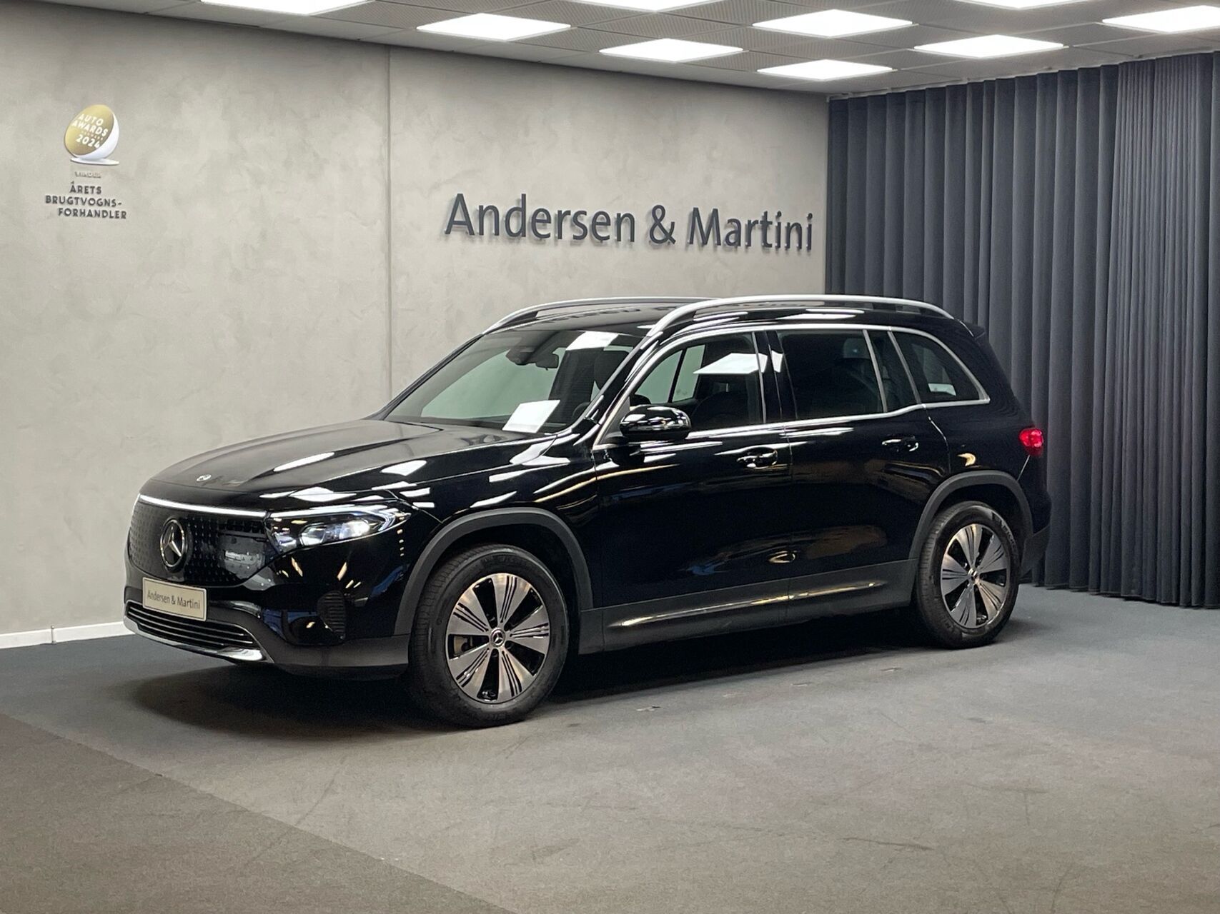 Sort Mercedes EQB 250+ fra 2024