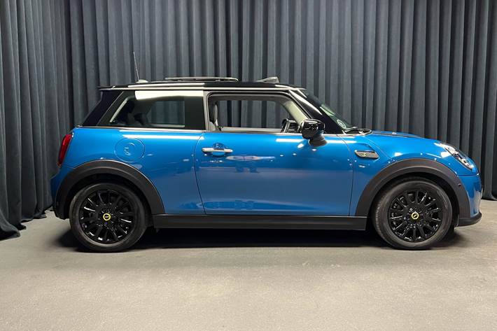 Blå Mini Cooper fra 2022