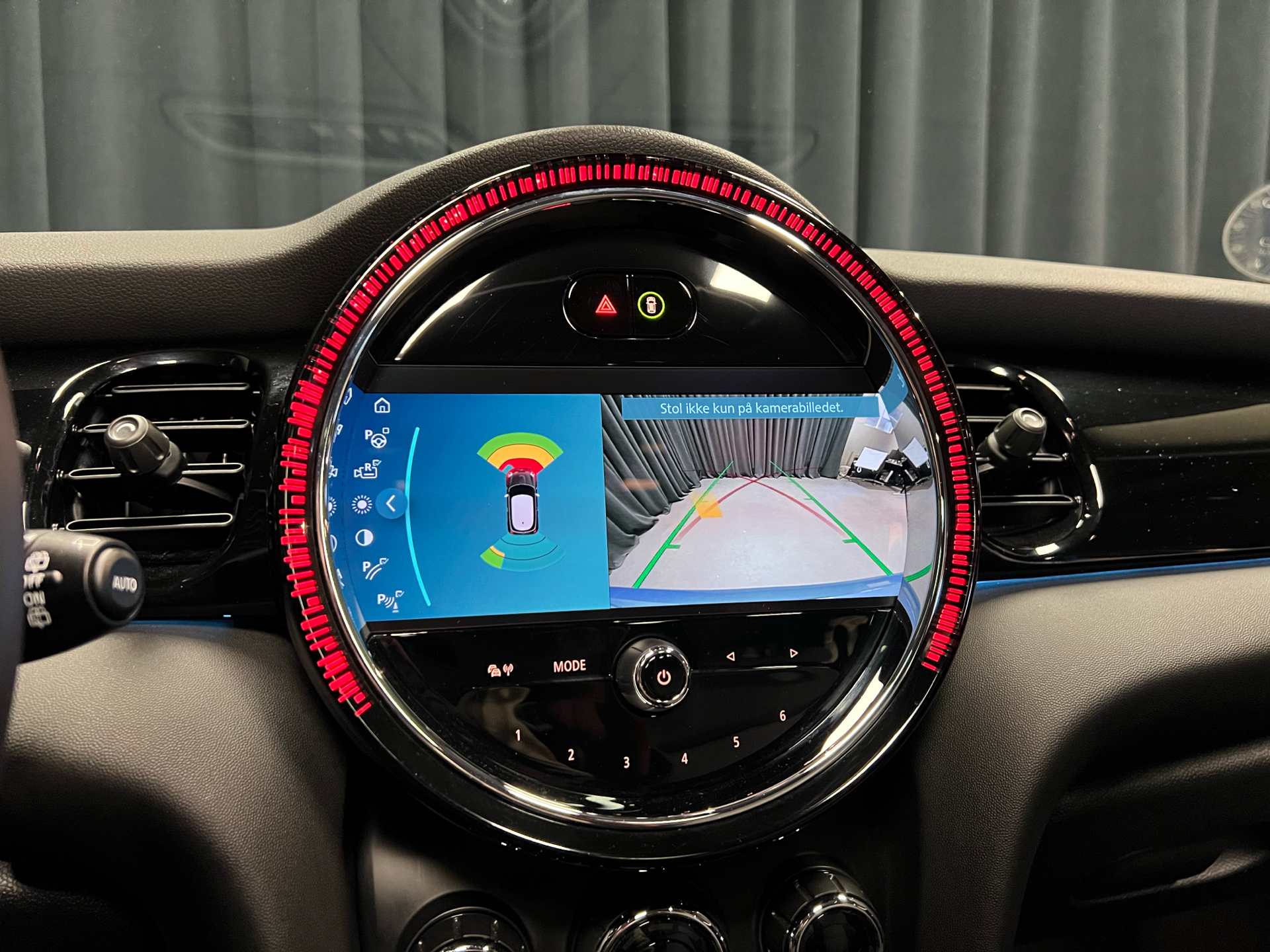 Blå Mini Cooper fra 2022