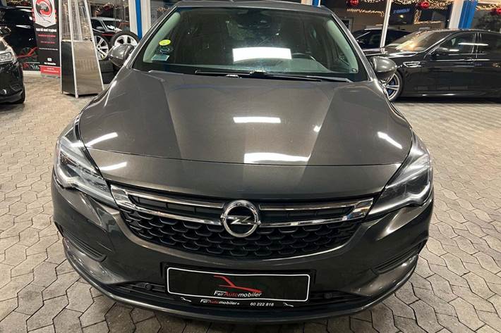 Grå Opel Astra fra 2016