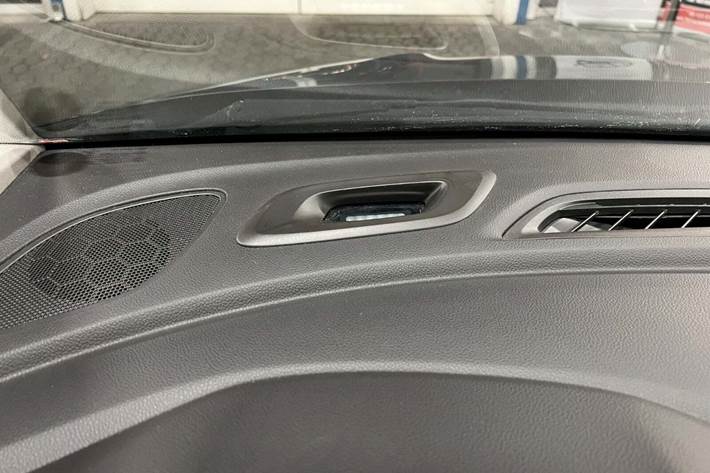 Grå Opel Astra fra 2016