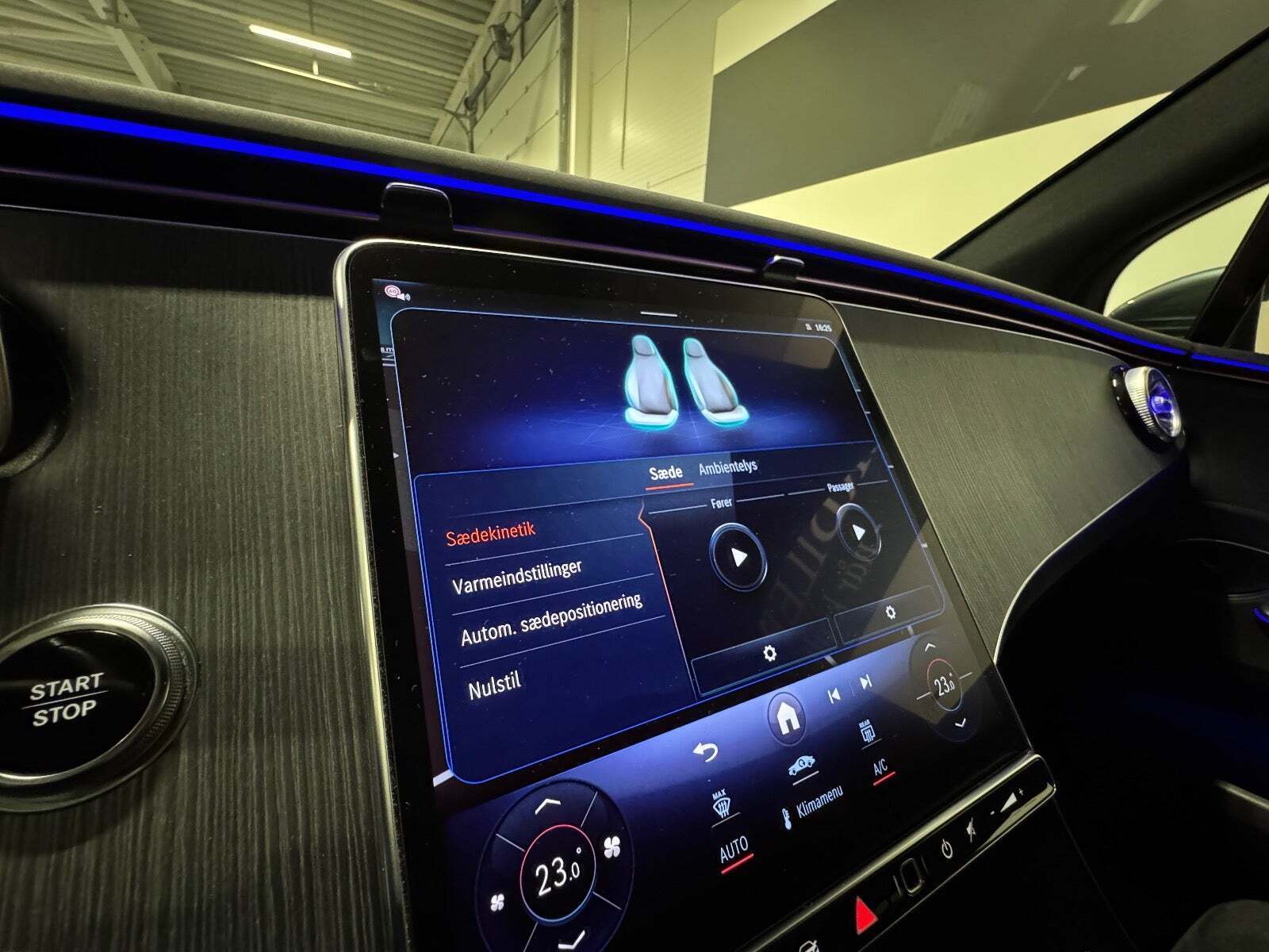 Grå Mercedes EQE350 SUV fra 2024