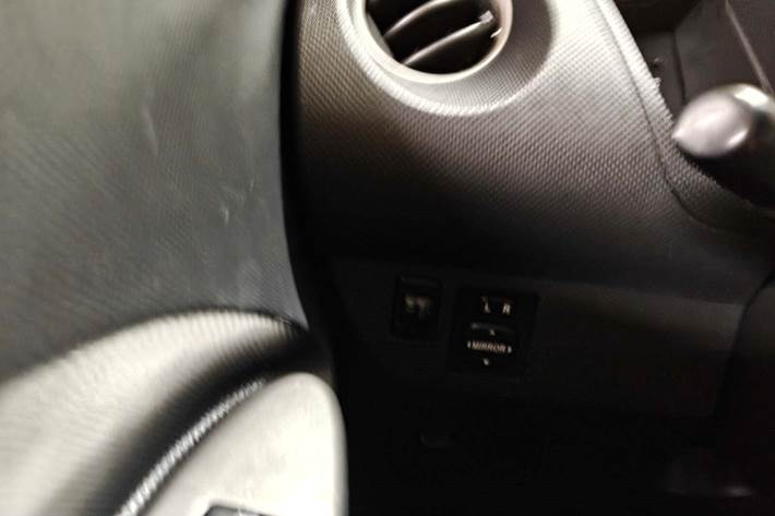 undefined Toyota Urban Cruiser fra 2011 set indefra