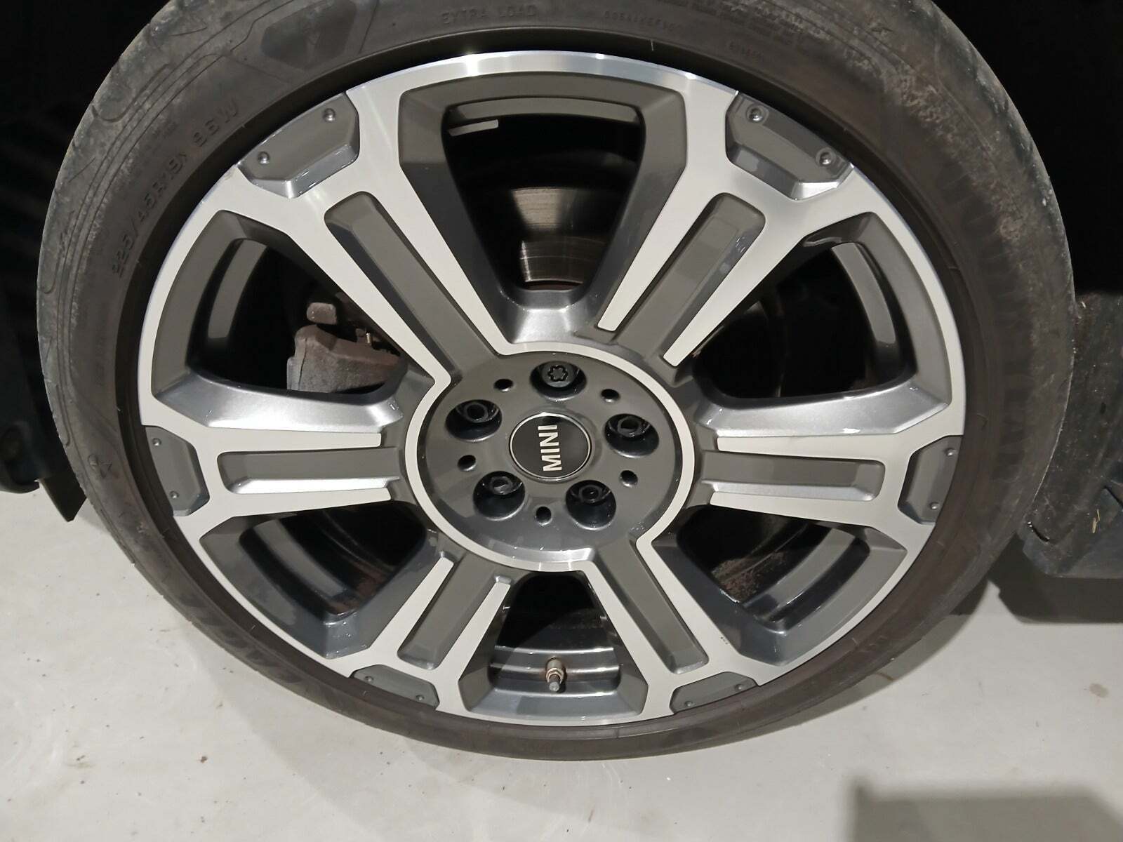 Grå Mini Countryman Cooper SE fra 2023