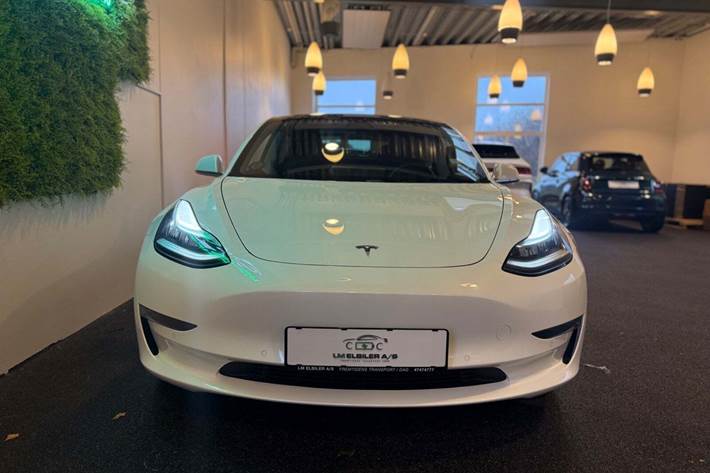 Hvid Tesla Model 3 fra 2019
