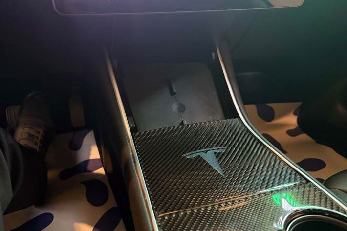 Hvid Tesla Model 3 fra 2019