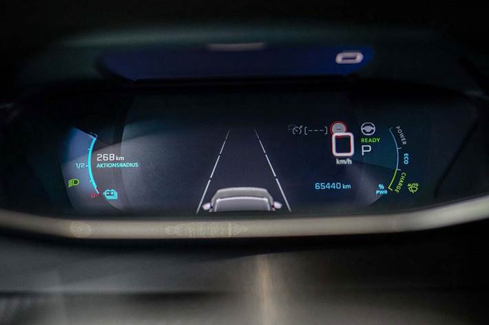 Sølv Peugeot e-2008 fra 2022