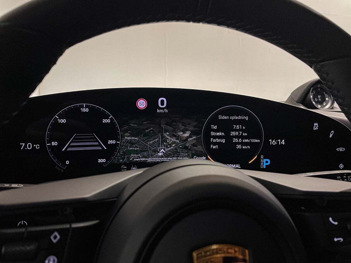 Grå Porsche Taycan 4S fra 2022