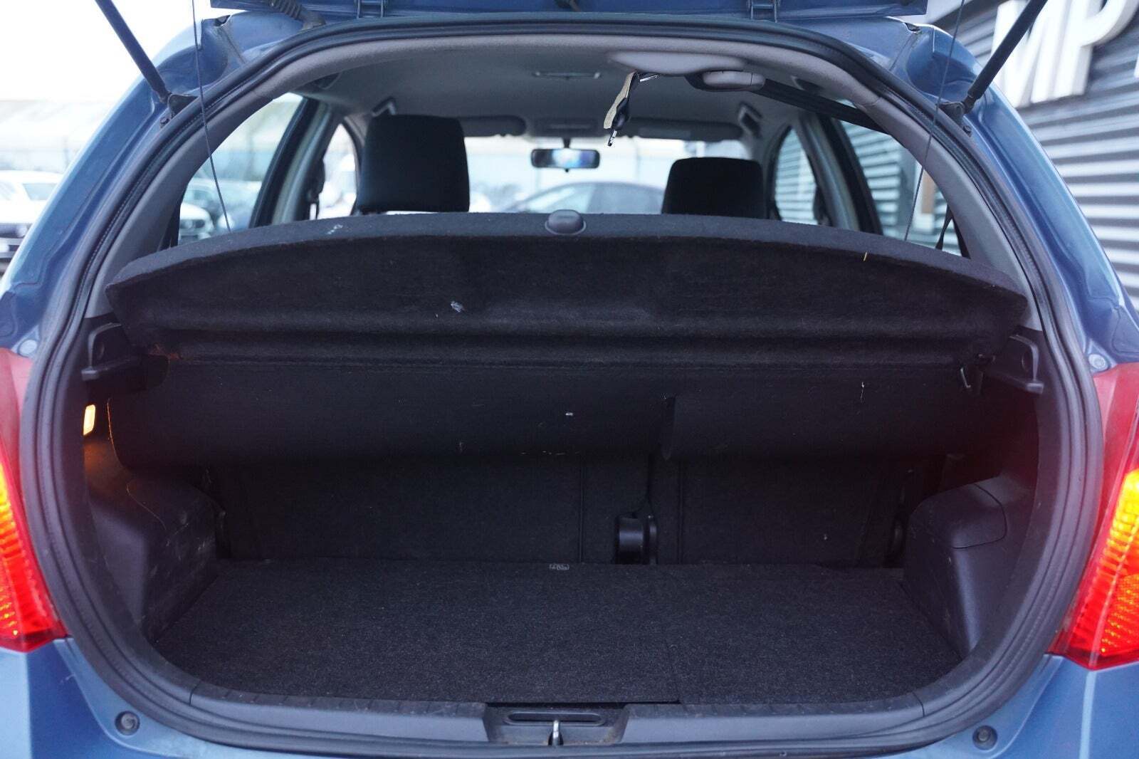 Blå Toyota Yaris fra 2006