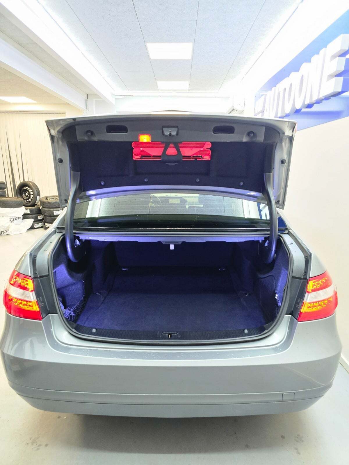 Sølv Mercedes E200 fra 2011