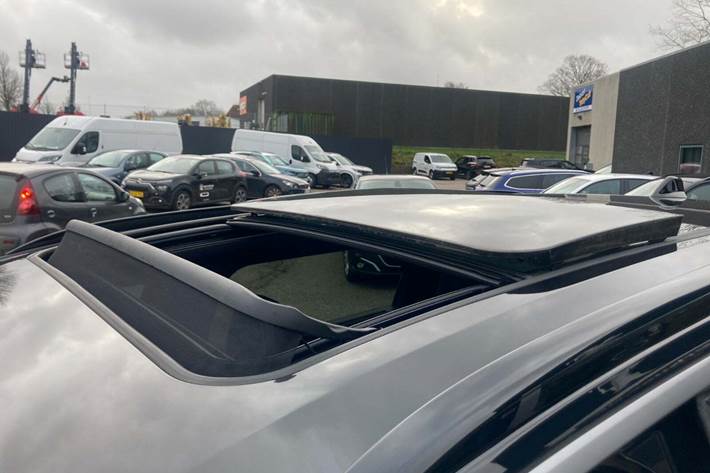 Sort Peugeot e-5008 fra 2024