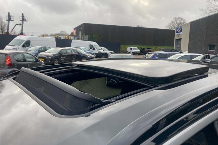 Sort Peugeot e-5008 fra 2024