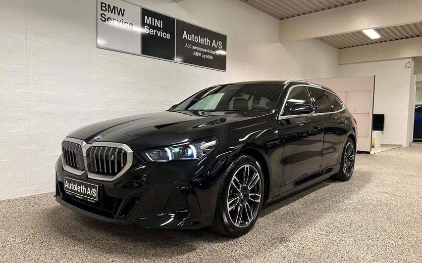 BMW i5 eDrive40 Touring Fully Charged M-Sport