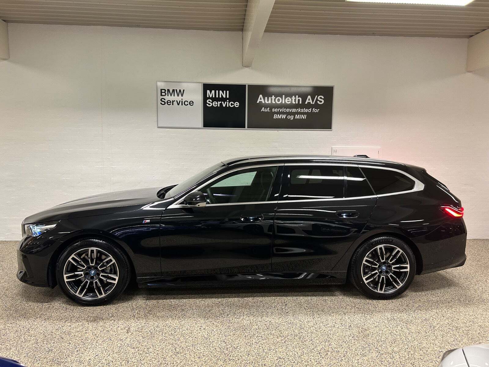 BMW i5 eDrive40 Touring Fully Charged M-Sport