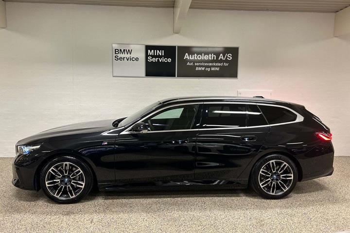 Sort BMW i5 fra 2024