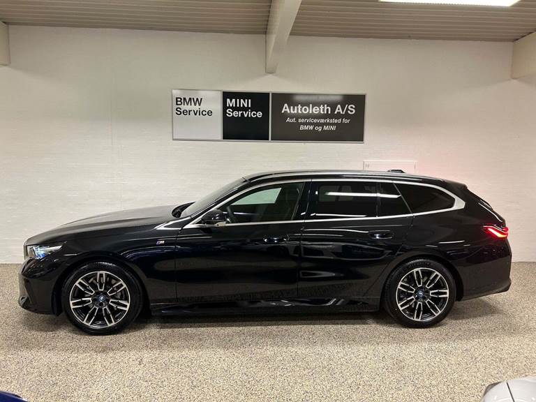BMW i5 eDrive40 Touring Fully Charged M-Sport