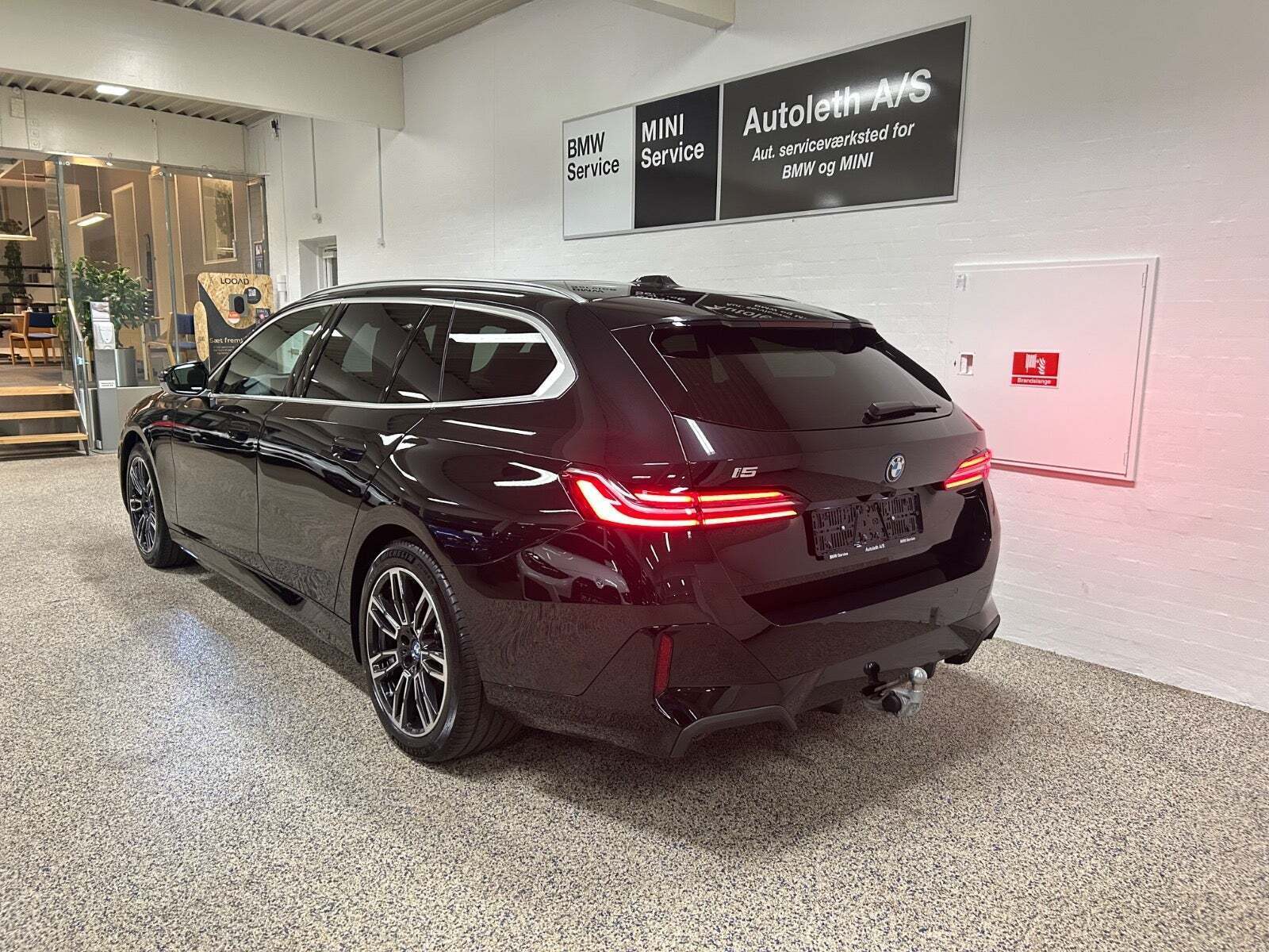 Sort BMW i5 fra 2024