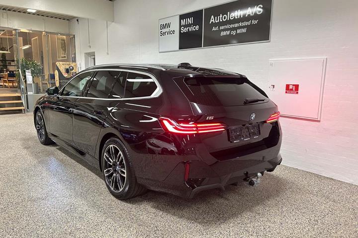 Sort BMW i5 fra 2024