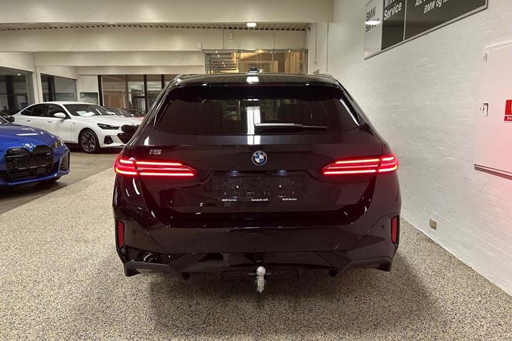 Sort BMW i5 fra 2024