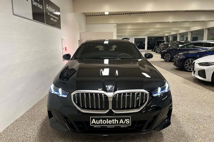 Sort BMW i5 fra 2024