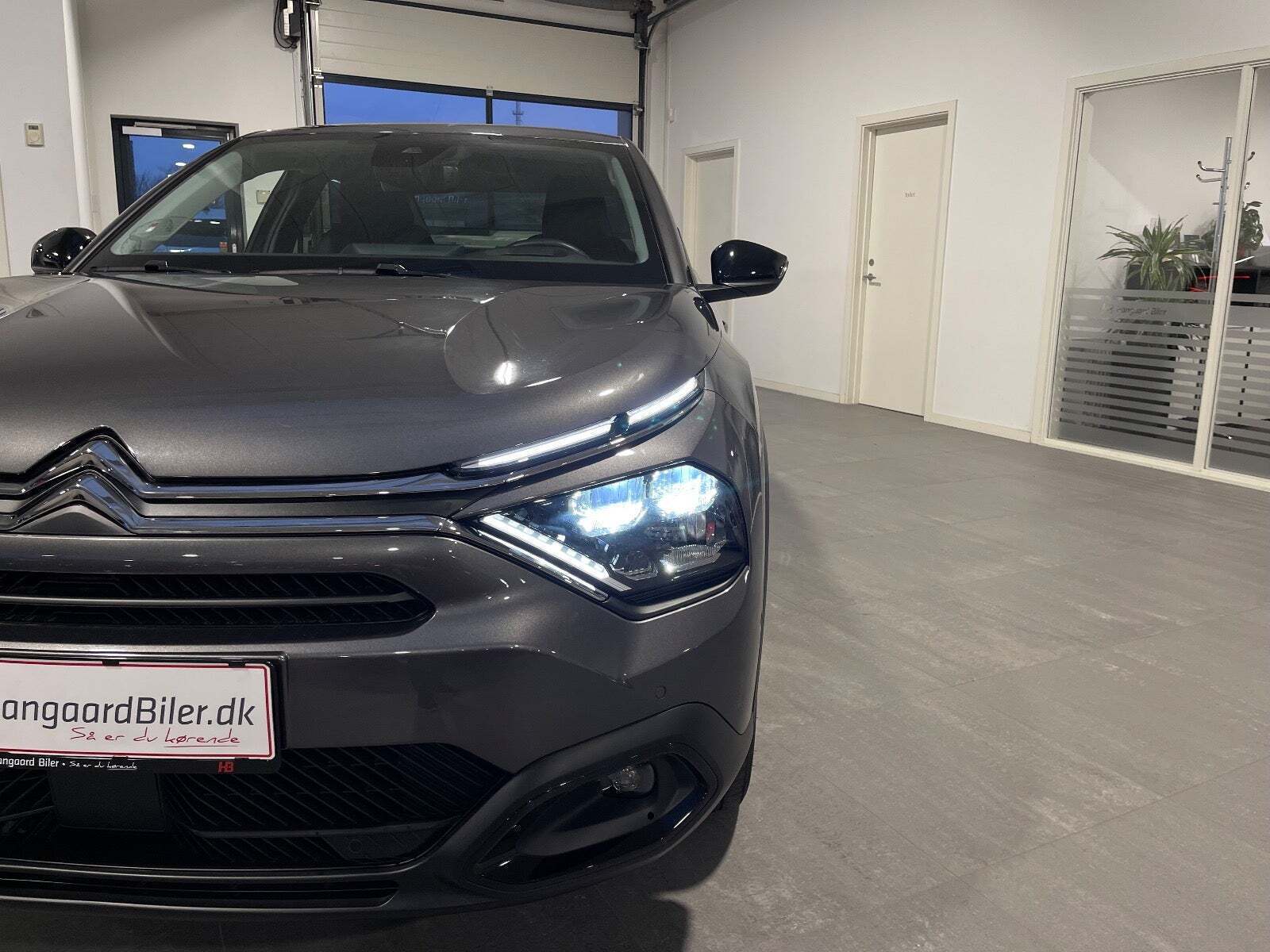 Grå Citroën ë-C4 X fra 2023