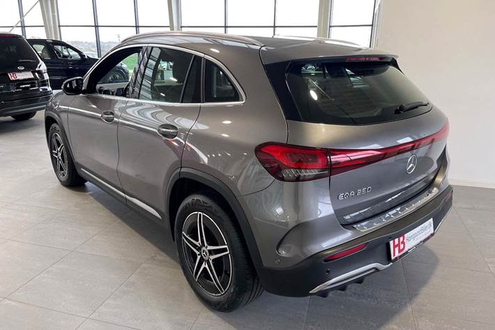 Grå Mercedes EQA250 fra 2023