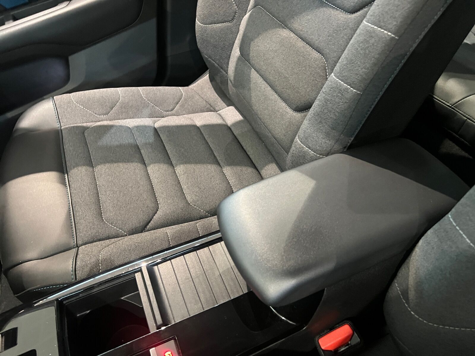 Grå Citroën ë-C4 fra 2022