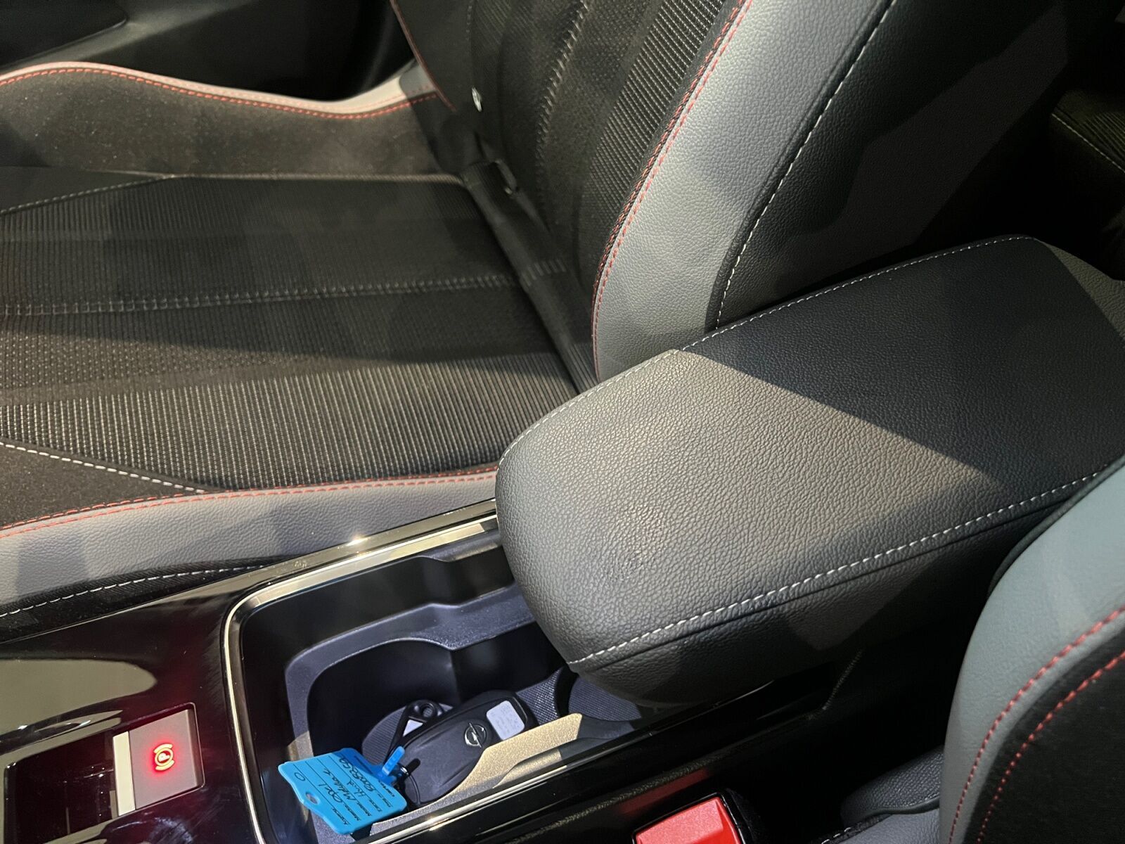 Hvid Opel Mokka-e fra 2024