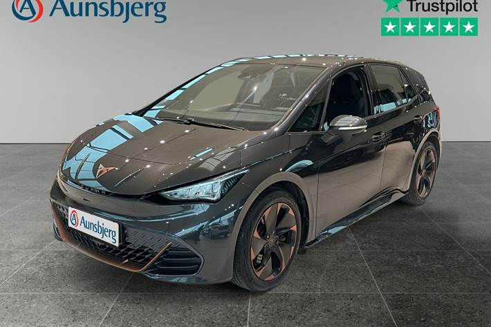 Grå Cupra Born fra 2023 set udefra