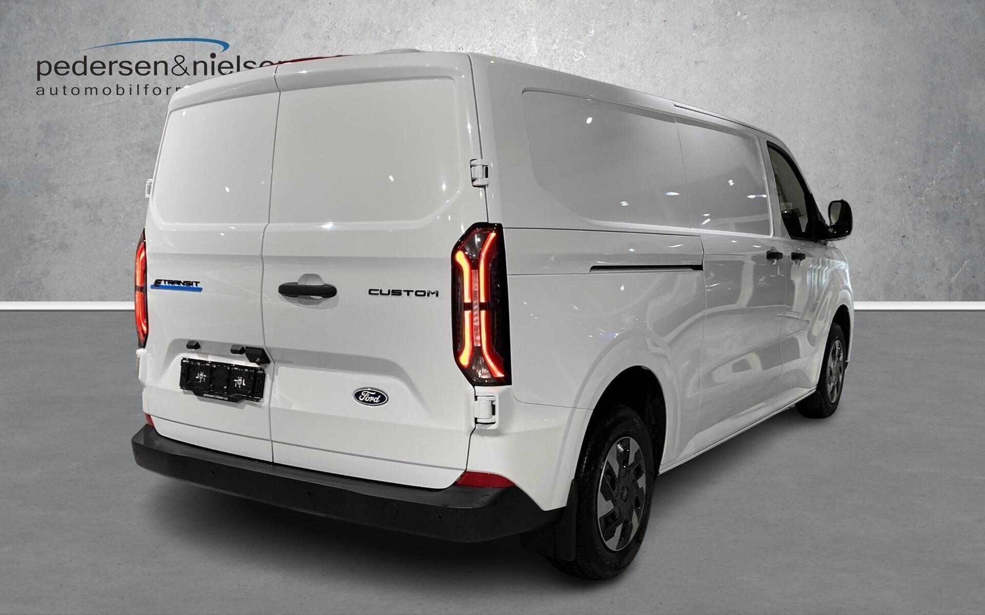 Ford E-Transit Custom 340 L2H1 EL Trend 218HK Van Aut.
