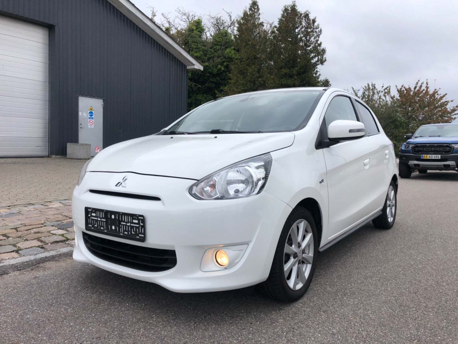 Mitsubishi Space Star 1,2 Black & White