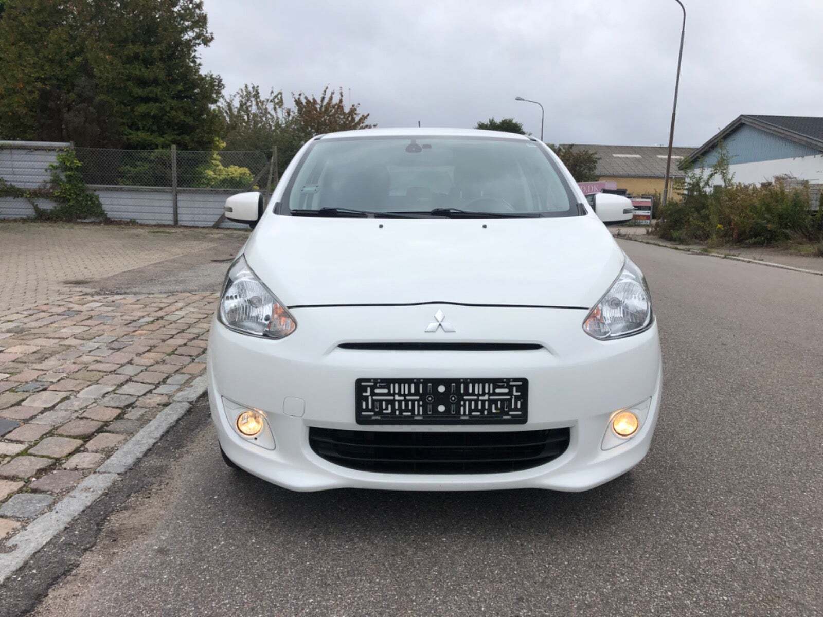 Mitsubishi Space Star 1,2 Black & White