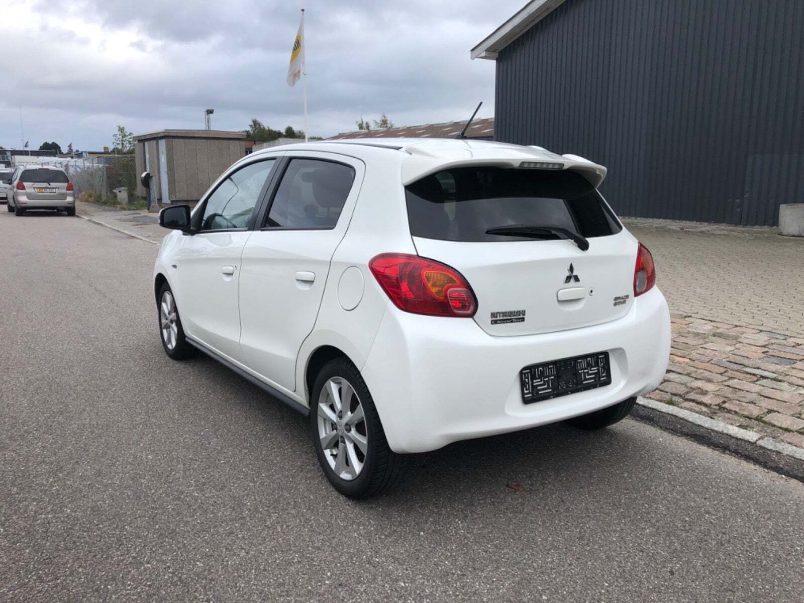 Mitsubishi Space Star 1,2 Black & White