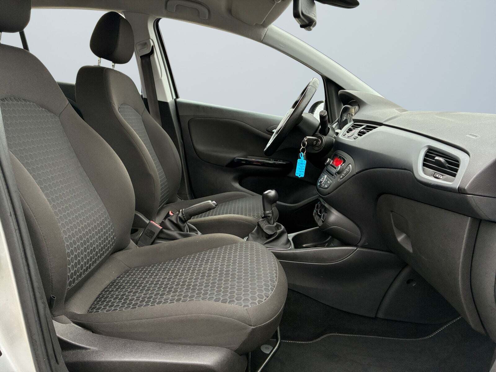 Sølv Opel Corsa fra 2018