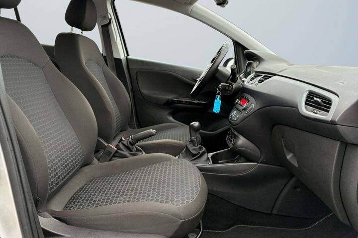 Sølv Opel Corsa fra 2018