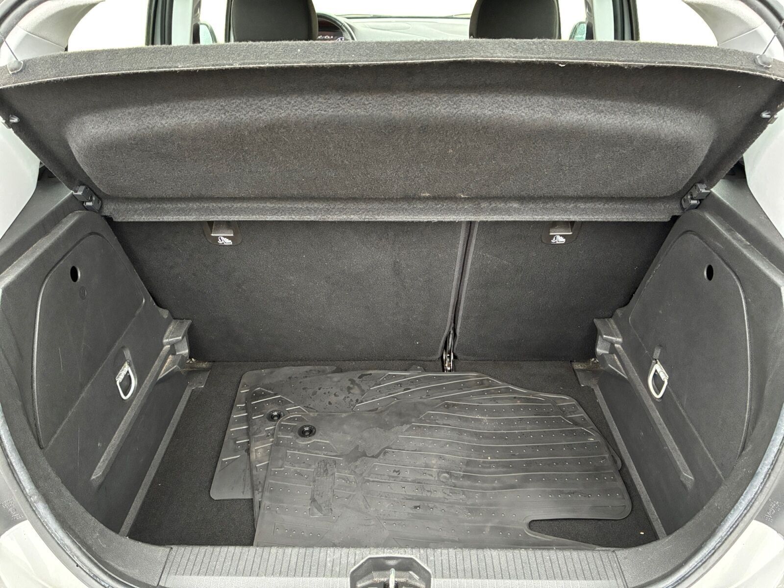 Sølv Opel Corsa fra 2018