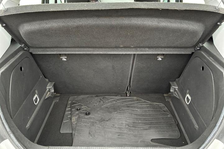 Sølv Opel Corsa fra 2018