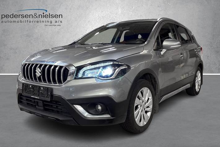 Grå Suzuki S-Cross fra 2021 set udefra
